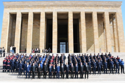 Anıtkabir’e Çelenk ve Saygı Duruşu
