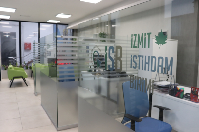 İzmit Belediyesi İstihdam Birimi, firmalarla kurduğu ortaklıklarla iş arayan vatandaşları istihdam etmeye devam ediyor.