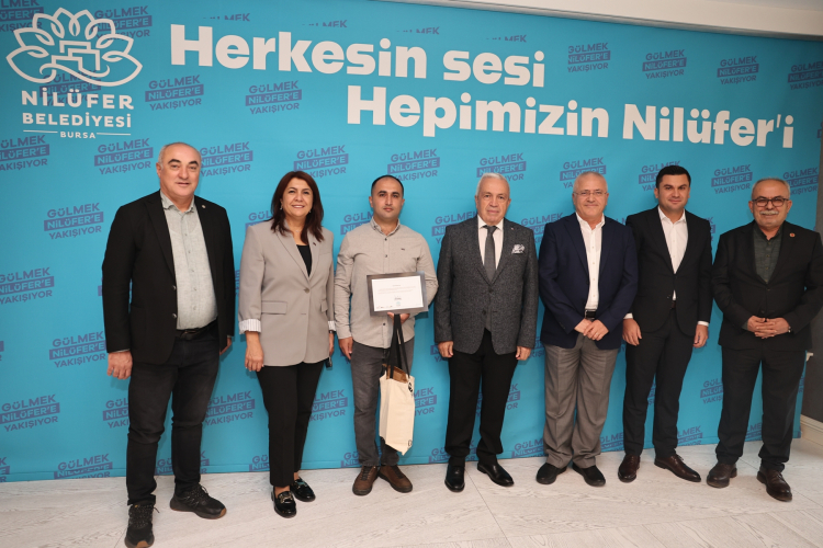 Ahmet Avcı deprem anında güvenli tahliye için örnek bir davranış sergiledi