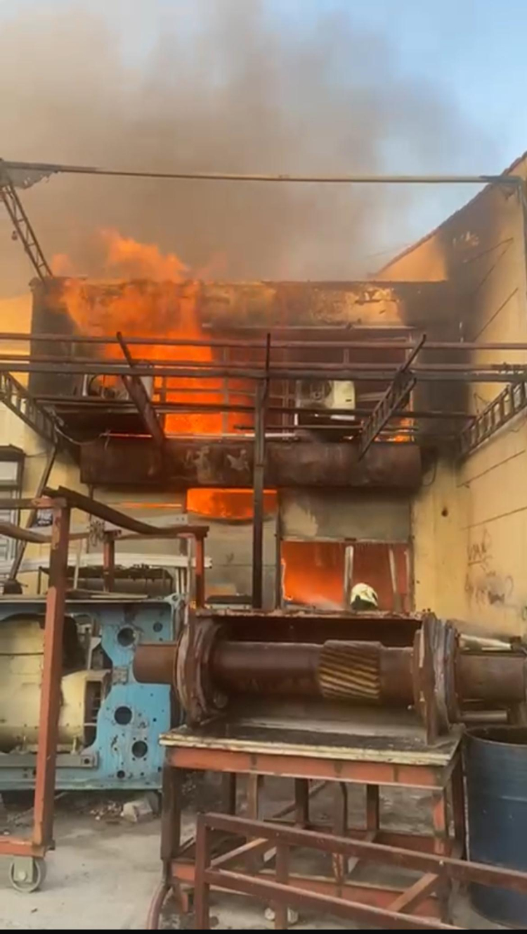 Bornova'daki iş yeri yangını kontrol altında