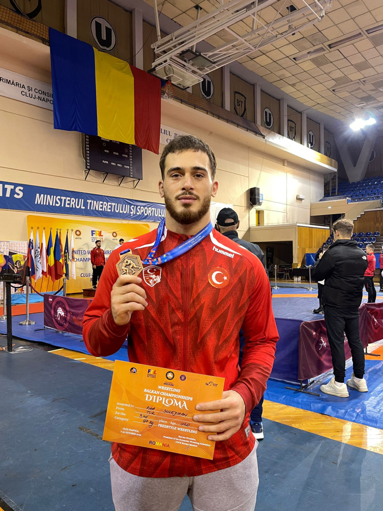 Bursa Güreşçisi Balkan Şampiyonu