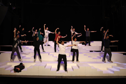 Bursa Nilüfer Tiyatrosu'nda Lüküs Hayat