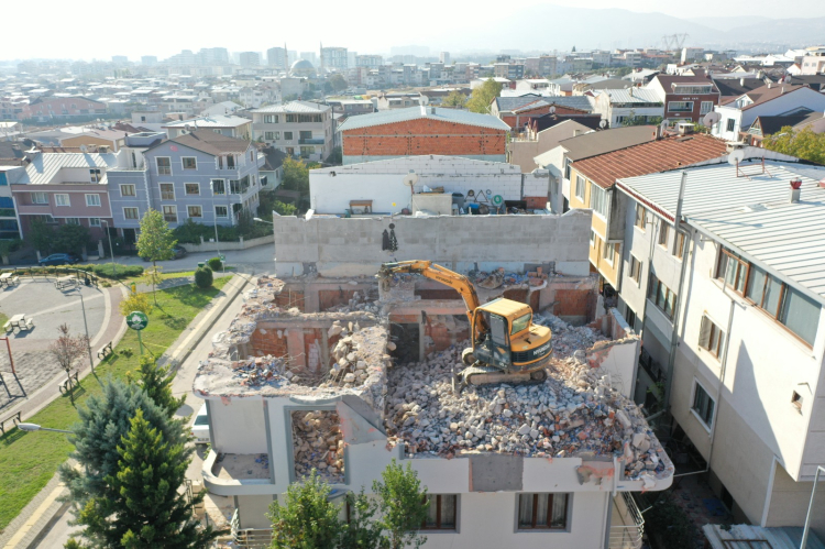 Bursa Osmangazi'de Ruhsatsız Katlara Müdahale