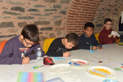 Çocuk Atölyeleri: El Sanatları, Oyuncak Yapımı ve Sosyal Gelişim