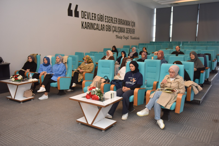 Gençler İçin Kitap Tahlili Programı Başladı