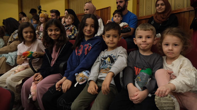 Bursada Yıldırımlı Çocuklar Tiyatroya Doyacak