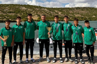 Sakarya Büyükşehir Belediyesi Spor Kulübü Kano Takımı, Eskişehir’de düzenlenen Durgunsu Kano Olimpik Umutlar Yarışları’nda madalya için mücadele etti