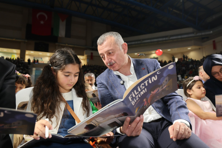 Çok Sayıda Ebeveynin Aynı Anda Kitap Okuması Rekor Denemesi