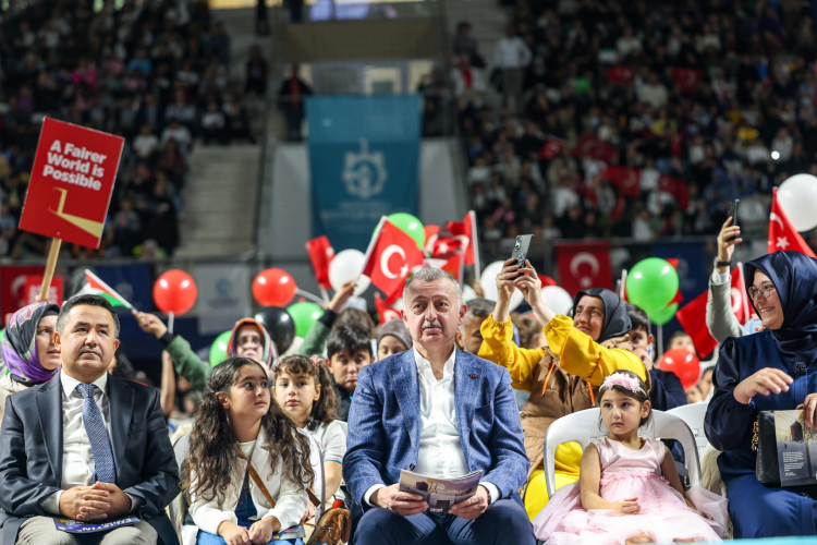 Çok Sayıda Ebeveynin Aynı Anda Kitap Okuması Rekor Denemesi