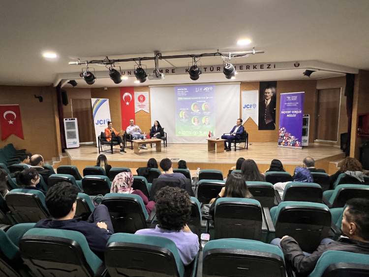 AI4YOUTH Projesiyle Gençler Sosyal Sorunlara Çözüm Üretiyor