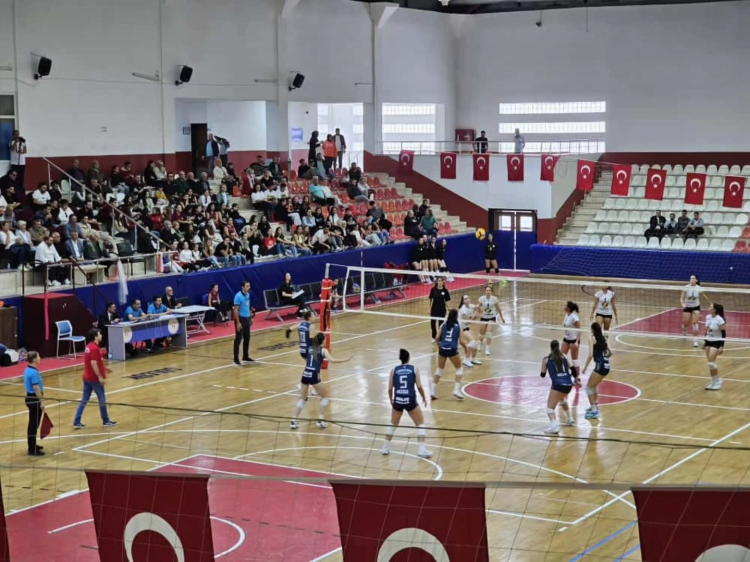 Cadence Gölcük İhsaniye Kadın Voleybolu’da Sezona Galibiyetle Başladı