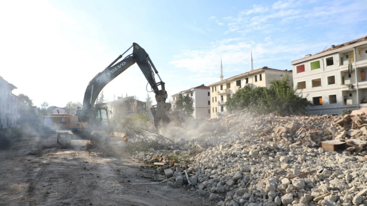 İnegöl Belediyesi’nin Afetlere Karşı Dirençli Şehirler hedefiyle başlattığı kentsel dönüşüm projesinde ikinci ve üçüncü etap için çalışmalar sürüyor