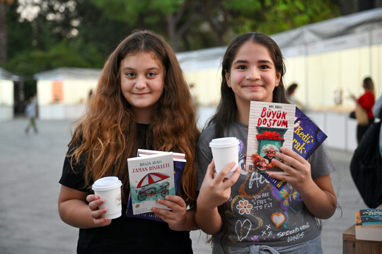 İzmir’de Bornova Kitap Günleri sürüyor