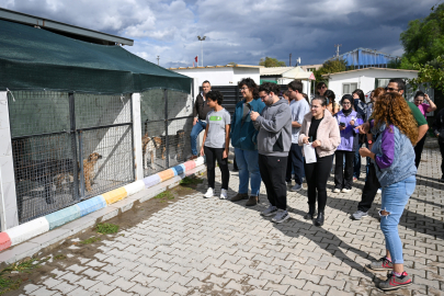 İzmir’de Dünya Hayvanları Koruma Günü anısına ziyaret