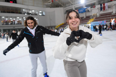 İzmir Buz Sporları Salonu Sezonu Başlıyor
