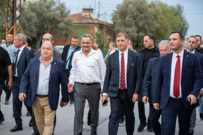 İzmir'de Başkana Ayakkabıcı Ziyareti