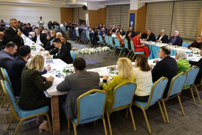 İzmir’de “Bir Sofrada İlle de Roman” Programı