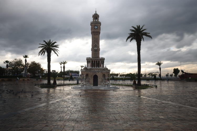 İzmir’de Şiddetli Sağanak Yağış ve Sahadaki Çalışmalar