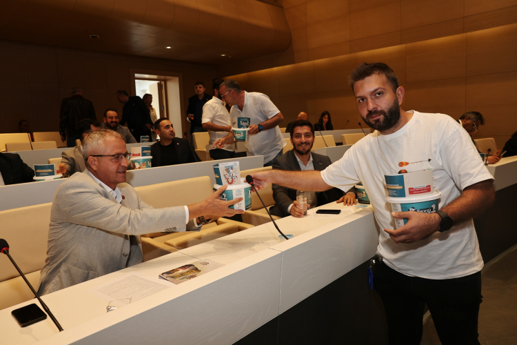 BURSA (İGFA) - Nilüfer Belediyesi ile Nilüfer Kent Konseyi Hayvan Hakları Çalışma Grubu, 4 Ekim Hayvanları Koruma Günü öncesinde düzenlenen etkinliklerle kentin yaşam kalitesini ve hayvan haklarını gündeme taşıdı. Etkinlikte, hayvan hakları konusunda toplumsal farkındalığın artırılması hedeflendi.