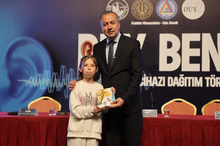 Fidan Yazıcıoğlu Kültür Merkezi’nde 0-18 yaş aralığında işitme kaybı yaşayan 50 çocuğa özel işitme cihazları teslim edildi