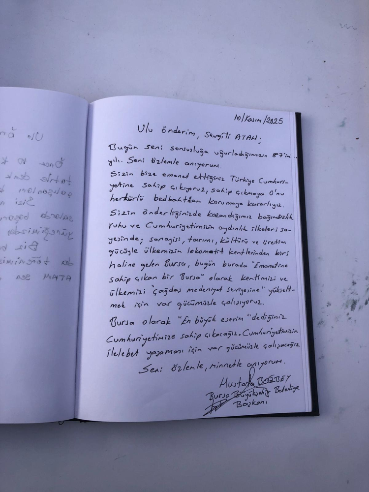 Bozbey Duygularını Dışa Vurdu