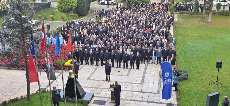 Bozbey Duygularını Dışa Vurdu