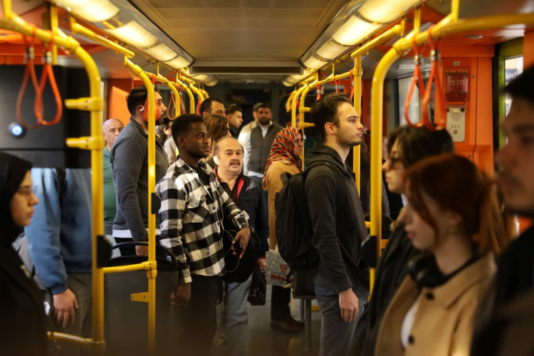 Bozbey Duygularını Dışa Vurdu