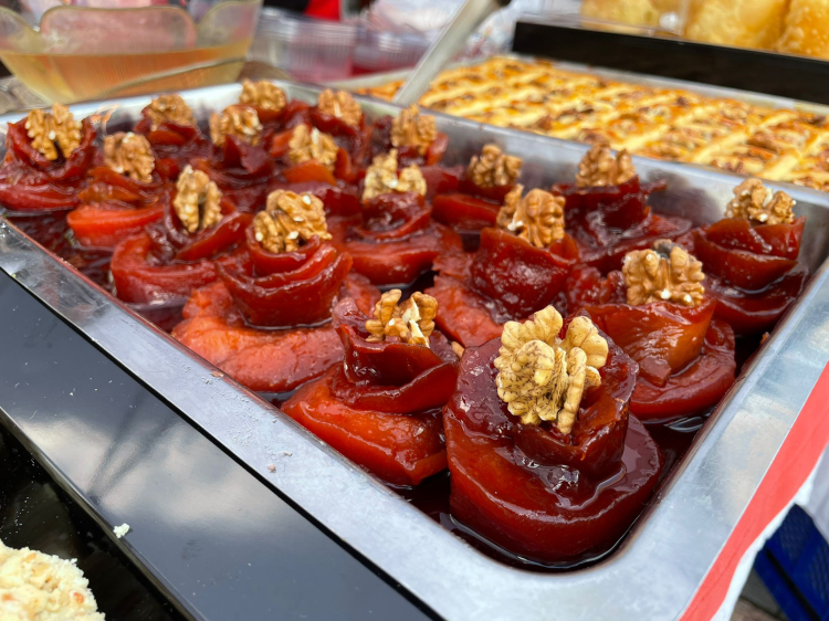 Bursa Heykelinde Meydan Kadınlar