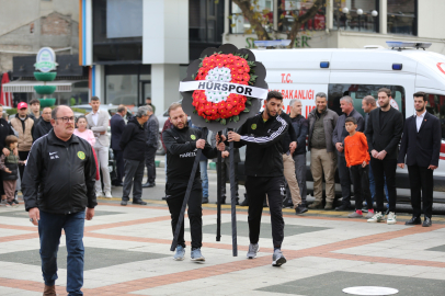 Atatürk Anıtı Önünde Saygı Töreni