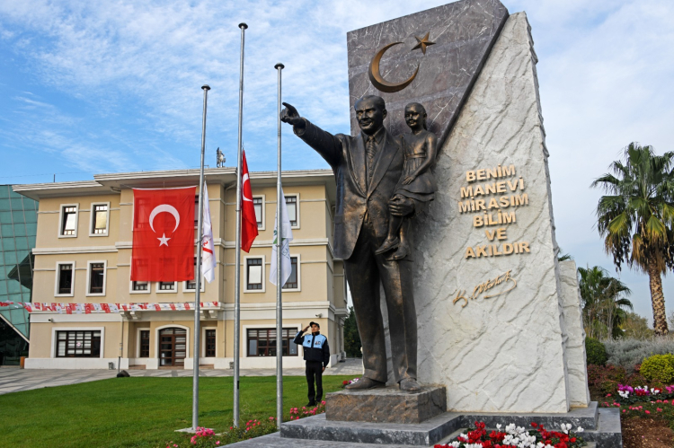 Atatürk Anısına Tören ve Anı Paylaşımı