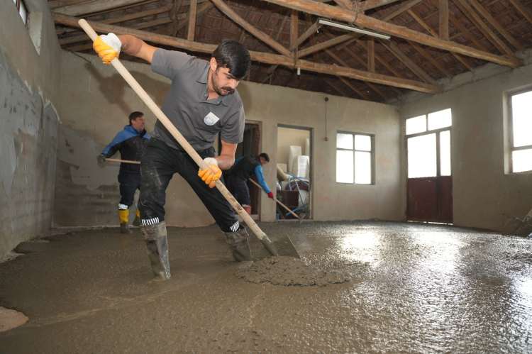 Yenişehir Belediyesi düğün salonunda yenileme çalışmaları sürüyor