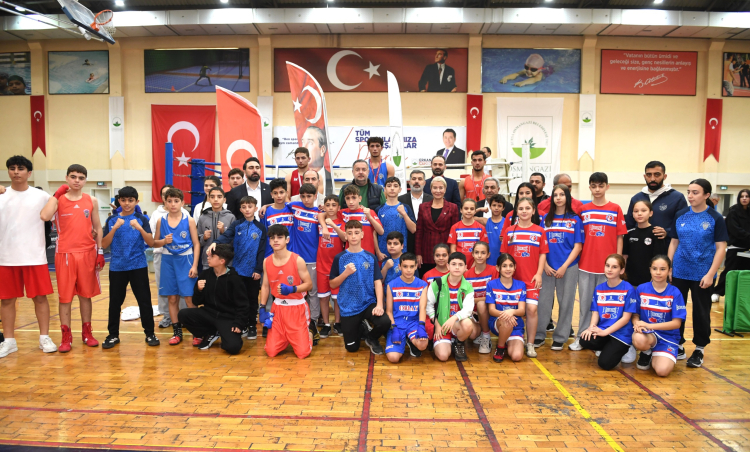 Bursa'da Boksun Kalbi Attı