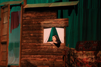 Deli Ayten oyunu, Mükemmel bir uyumla sahnede buluşuyor