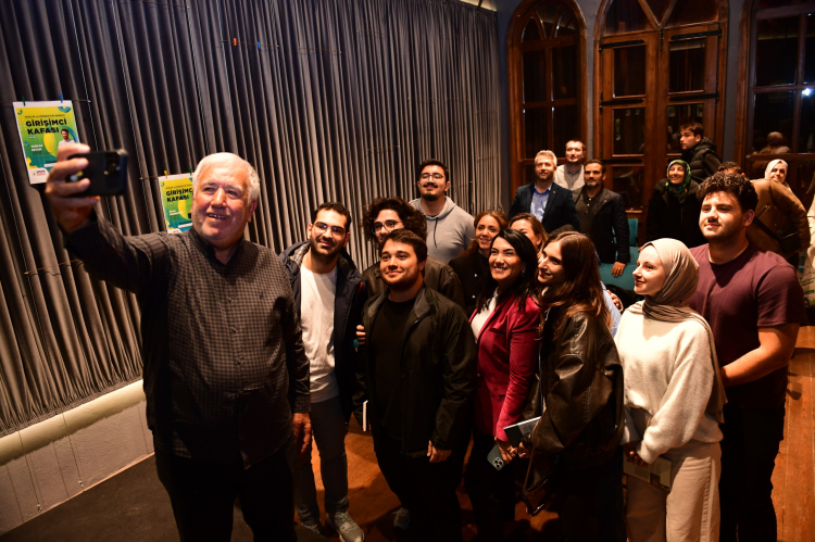 Gençler için girişimcilik söyleşisi ve fikir paylaşımı