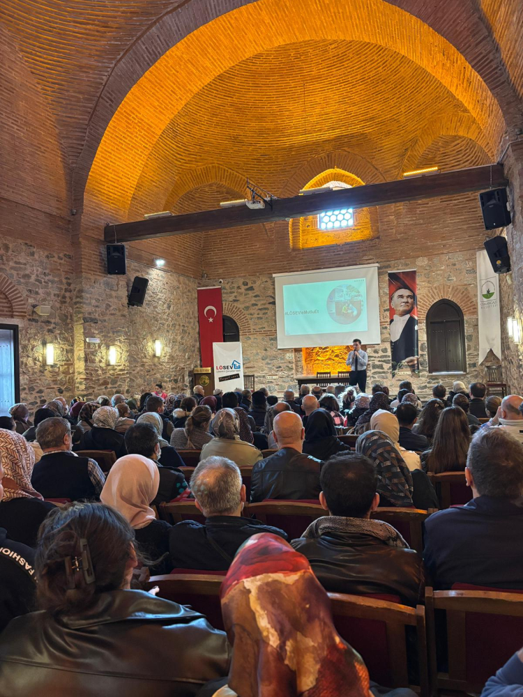 LÖSEV Bursada Mutlu Et Paketleri Dağıttı