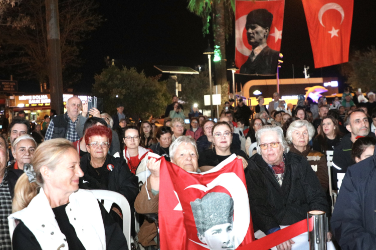 Mudanyalılar Atatürk’e Kalp Attı