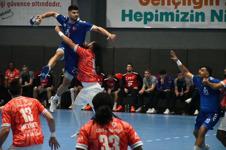 Nilüfer Belediyespor Erkek Hentbol Takımı, Avrupa Kupası 3. Turundaki ilk maçında rakibini 35-29 yenerek rövanş için avantaj elde etti.