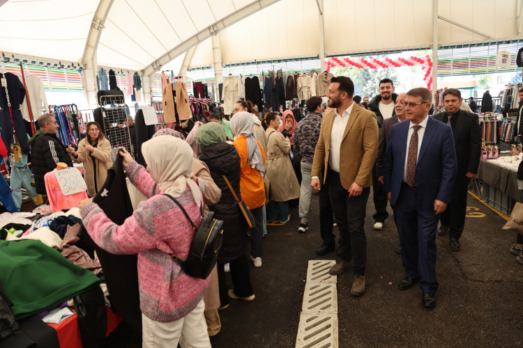 Nilüfer'de 7. Giyim Pazarı Açıldı