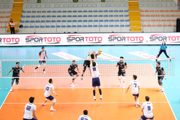 Erkek Voleybol Takımı Evinde Mücadele Etti
