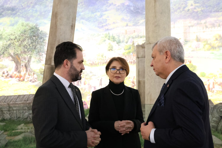 Bakan Bolkvadze Bursa'da Panorama 1326’yı Gezdi