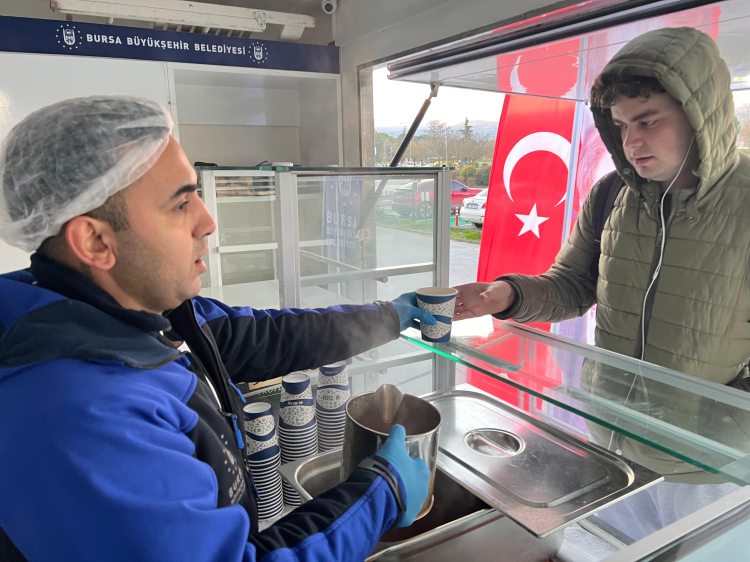 Üniversite Öğrencilerine Ücretsiz Çorba ve Ekmek