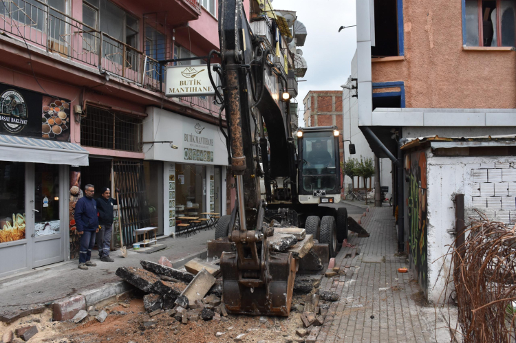 Bursa Gemlik'te Yol Yenileme Hızlandı