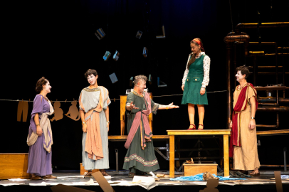 Tomris: Bir Uyumsuz Öykü