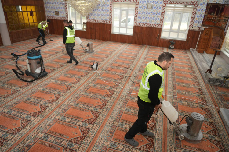 Temizlik Çalışmalarıyla Dini Mekânlar Hazır