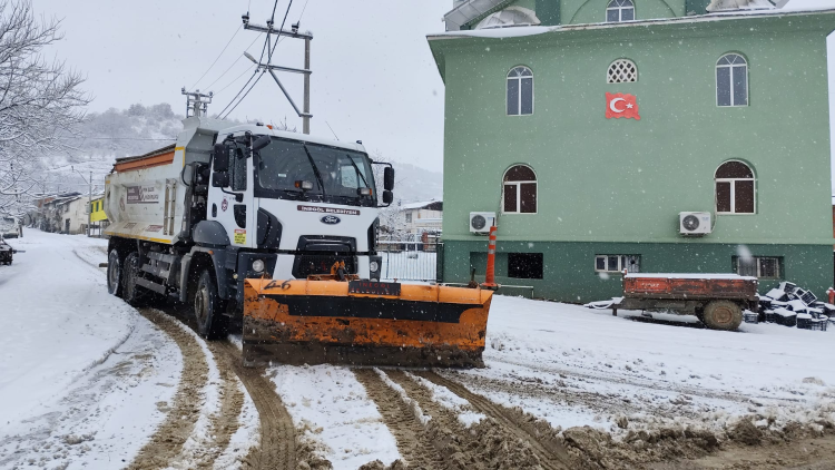İnegöl Belediyesi Karla Mücadelede 24 Saat Sahada
