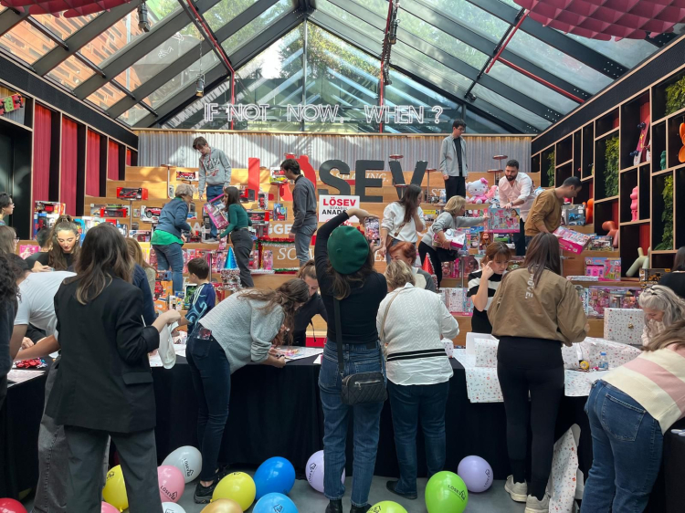 LÖSEV, Çocukların Yeni Yıl Dileklerini Gerçeğe Dönüştürüyor