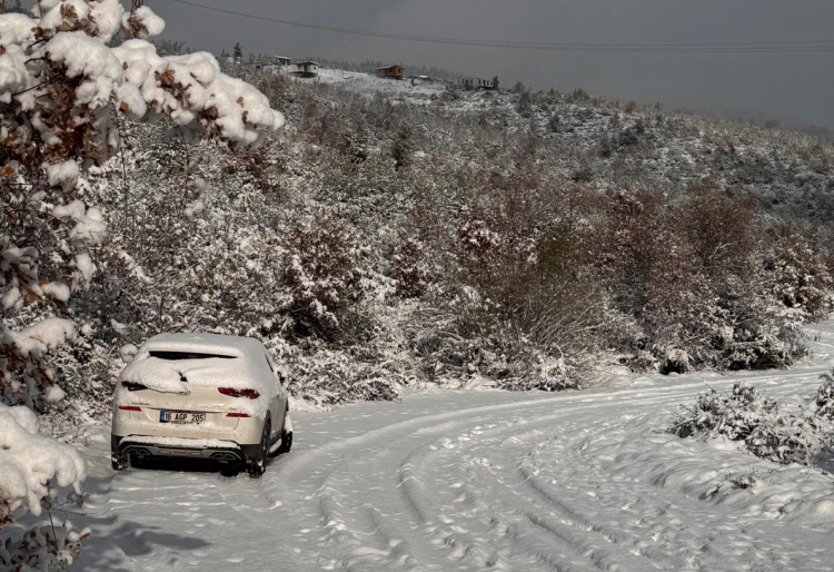 Bursa Jandarmadan İlk Kurtarma: Donmak Üzereki Aile Kurtarıldı