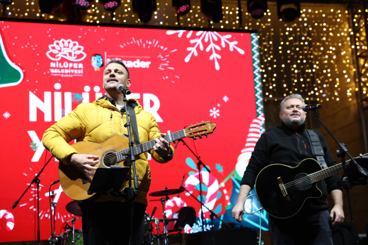 Bursa Nilüferliler Cumhuriyet Meydanı’nda 2026’yı Karşıladı