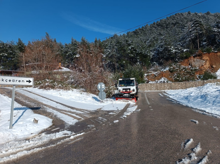 Bursa Osmangazi Belediyesi Kar Mesaisi Sürüyor