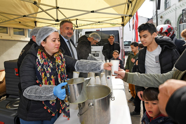 Bursa Osmangazi'de Cuma Bereketi Paylaşıldı